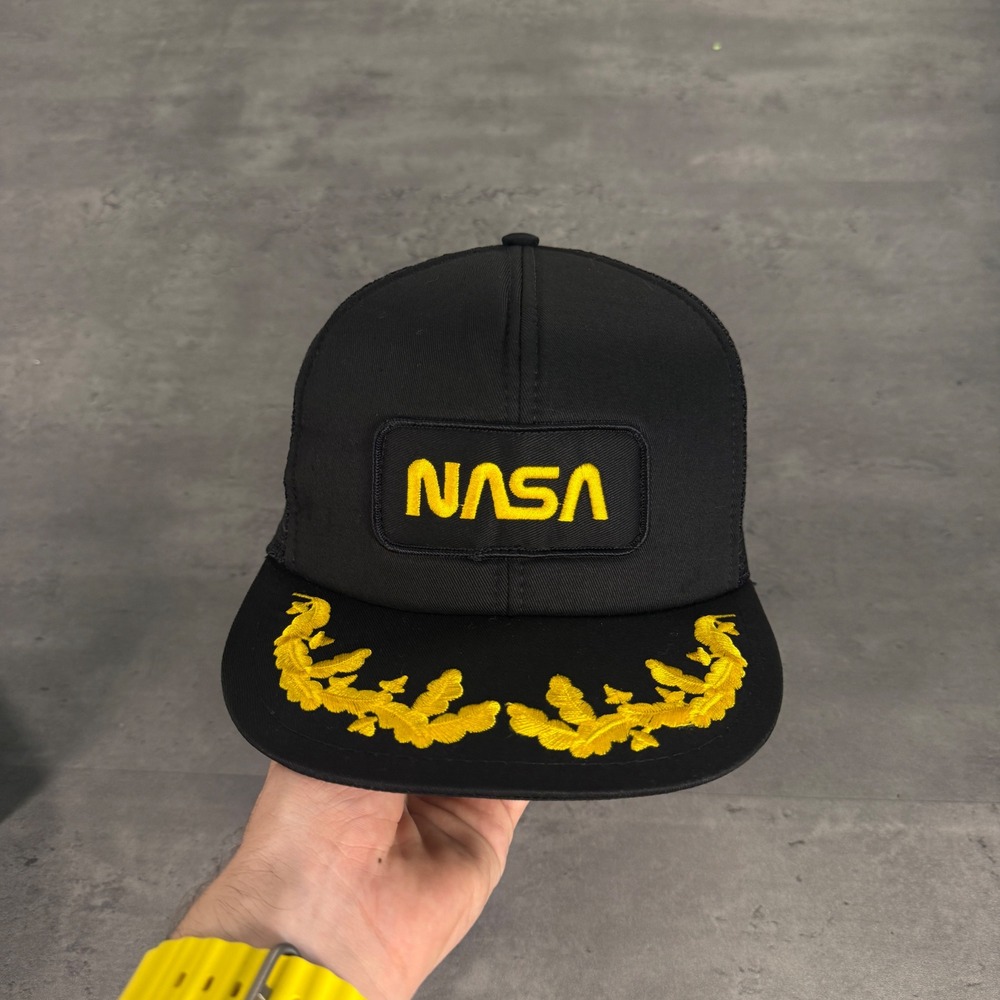 Vintage NASA Snapback Trucker Hat Black Yellow Scrambled Eggs Spaceport USA Cap - Picture 2 of 7